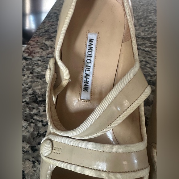 Manolo Blahnik Patent Leather Pumps Size 9.5 - Picture 8 of 13